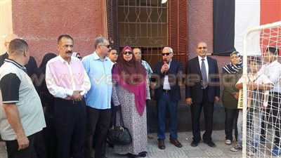 بالصور.. محافظ بورسعيد للطلاب: «السنة اللى فاتت النتيجة مكنتش مرضية»