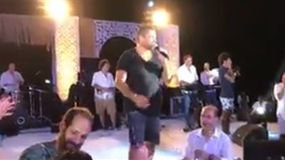 عمرو دياب يغنى أغنية جديدة من ألبوم «كل حياتى» بالساحل الشمالى