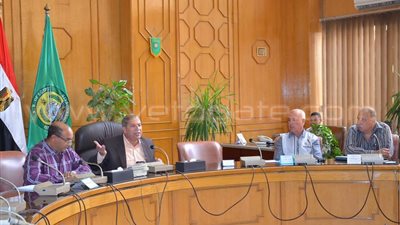 بالصور.. محافظ الإسماعيلية للمسئولين: «غير راضٍ عن أدائكم»