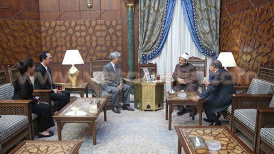 شيخ الأزهر يلتقي السفير التايلاندي بعد انتهاء فترة عمله بالقاهرة