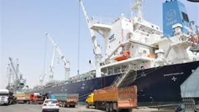 إغلاق الموانئ وشركات النفط في البصرة