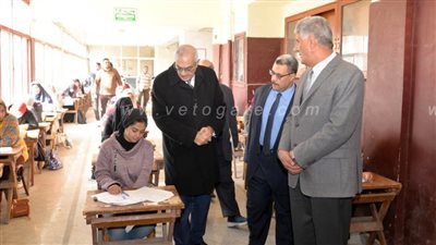 رئيس جامعة المنصورة يتفقد امتحانات الفصل الدراسى الأول بكلية الزراعة