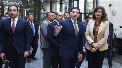 جولة رئيس هيئة الاستثمار ووزيرة الهجرة لافتتاح وحدة خدمات المغتربين |صور