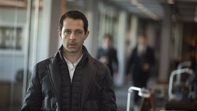 جيريمي سترونج يفوز بجائزة أفضل ممثل بمسلسل درامي بحفل Critics Choice