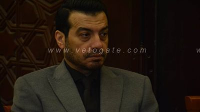 15 صورة ترصد الحزن الشديد على وجه إيهاب توفيق في عزاء والده بمسجد المشير طنطاوي