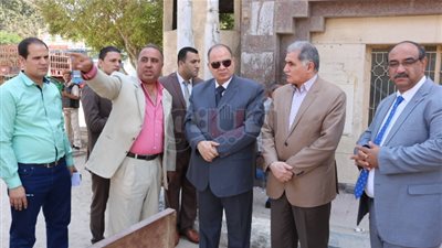 محافظ الفيوم يواصل جولاته الميدانية بزيارة إبشواي (صور)