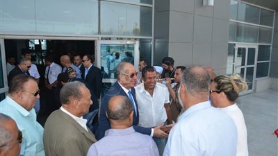 استقبال حافل لمحافظ البحر الأحمر أثناء وصوله مطار الغردقة (صور)