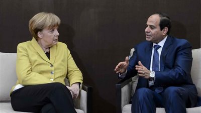السيسي وميركل يتوافقان على إيجاد حل سياسي لإنهاء الأزمة الليبية