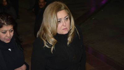 دلال عبد العزيز ونهال عنبر ومتقال في عزاء والد الفنان إيهاب توفيق | فيديو وصور