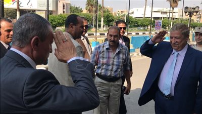 يس طاهر يستقبل محافظ الإسماعيلية الجديد بالتحية العسكرية (فيديو)