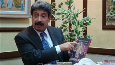 أسامة غريب يسخر من عُمرة 