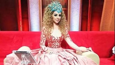 بالصور.. 5 فنانات عرب يبحثن عن التميز بارتداء الملابس الغريبة