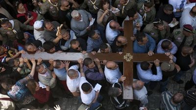 70 مسيحيًا مصريًا يتوجهون لـ