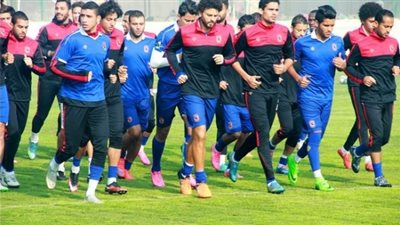 قناة ألمانية تصور مران الأهلي لاختيار أفضل 11 لاعبًا في العالم