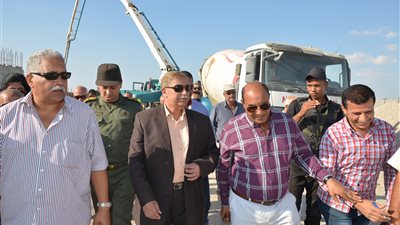 محافظ الإسماعيلية يتفقد مشروع محطة مياه الشرب بأرض فيديكو