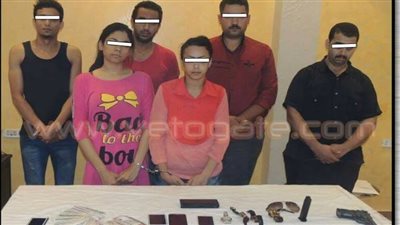 «الضباط المزيفون» خطة مافيا استهداف الخليجيين في المعادي.. التحريات: الجناة يدفعون بسيدتين بزعم طلب النجدة.. وأعوانهم ينتحلون صفة رجال الأمن للاستيلاء على متعلقاتهم تحت تهديد السلاح