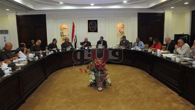 وزير الإسكان ورئيس الهيئة الهندسية يتابعان تنفيذ مشروعات المدن الجديدة