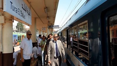 مدير شرطة النقل يفاجئ الخدمات الأمنية بمحطات السكة الحديد والمترو