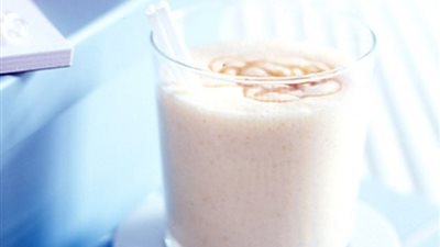 أسهل طريقة لعمل «سموزي جنين القمح» لحرق الدهون