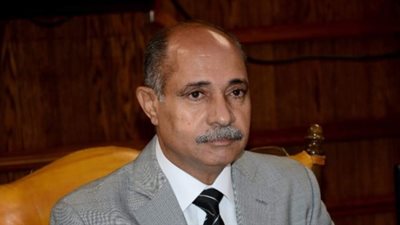 وزير الطيران يتفقد حركة الركاب في مطار سوهاج