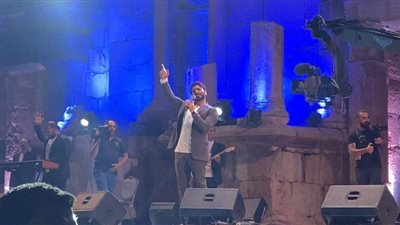 تامر حسني يتعرض لحادث سير بعد حفله بمهرجان جرش