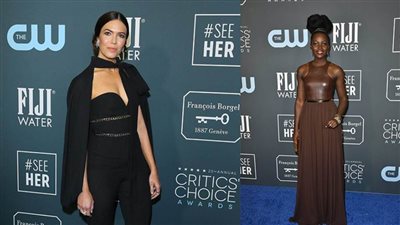 ماندي مور ولوبيتا نيونجو يصلان لحفل Critics Choice  | صور