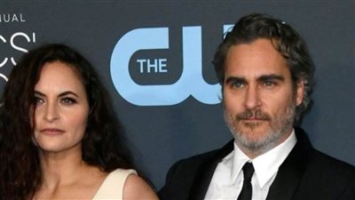 خواكين فينيكس يتألق في حفل جوائز Critics Choice | صور