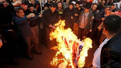 المتظاهرون يحاصرون السفارة البريطانية في إيران | صور