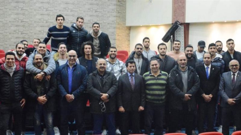 وزير الرياضة مع منتخب