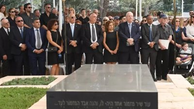وزراء حكومة نتنياهو يتجاهلون مراسم ذكرى شيمون بيرس
