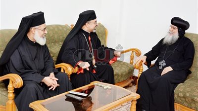 بالصور.. لقاء محبة يجمع أسقف المنيا وبطريرك الكاثوليك