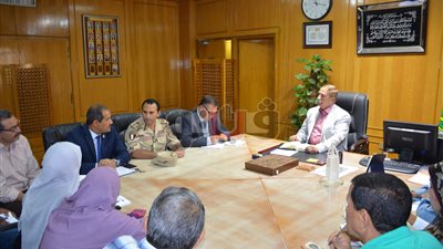 محافظ الإسماعيلية يناقش مقترحات تطوير متحف دبابات أبو عطوة