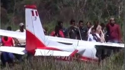 بالفيديو.. تحطم طائرة في بيرو وإصابة طاقمها