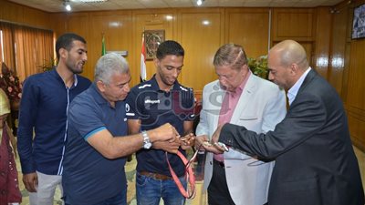 تكريم لاعب منتخب الصم الحاصل على برونزية أوليمبياد تركيا لكرة القدم