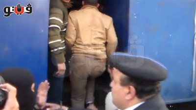 بالفيديو...ضبط اثنين من أعضاء الجماعة الإرهابية أعلى كوبري المنيب