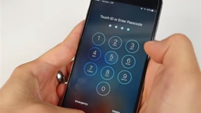 ثغرة بهواتف «آي فون» تسمح لأي شخص بتجاوز كلمة المرور