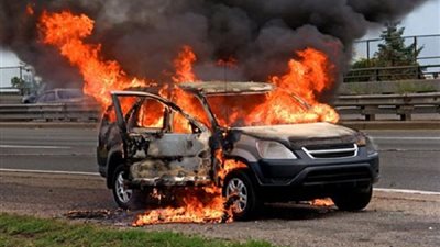 احتراق سيارة بموقف مطار القاهرة بسبب ماس كهربائي