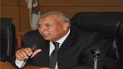 محافظ الوادي الجديد يخصص أتوبيسا مجانيا لنقل الحجاج من مطار القاهرة