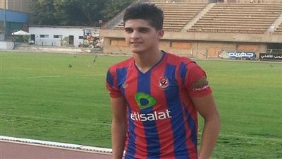 لاعب الأهلي يكشف سر غيابه عن التدريبات