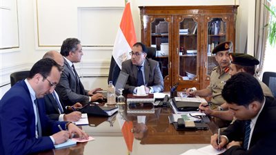 رئيس الحكومة يلتقي وزيري الآثار وقطاع الأعمال