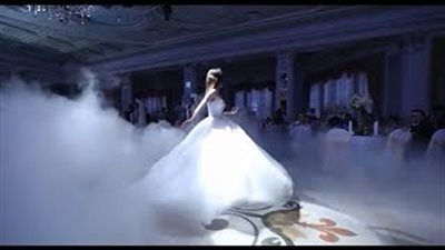 بالفيديو.. عروس تخطف الأنظار برقصة ساحرة مع وصيفاتها