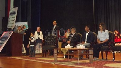 بالصور.. وزير الهجرة: كرامة المصريين خط أحمر