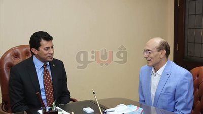 وزير الشباب يلتقي لجنة تحكيم الفنون المسرحية بمسابقة إبداع