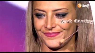 بالفيديو.. متسابقة تبكي على الهواء بسبب وفاة صديقتها في Arab Casting