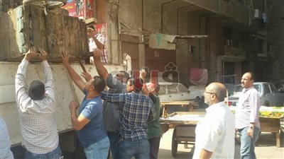 بالصور.. حملة إشغالات بشارع العشرين والسنترال بالجيزة