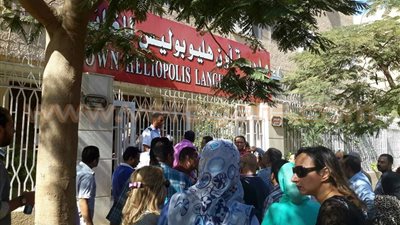 بالفيديو.. أولياء أمور يشتكون من زيادة المصروفات بمدرسة بالنزهة