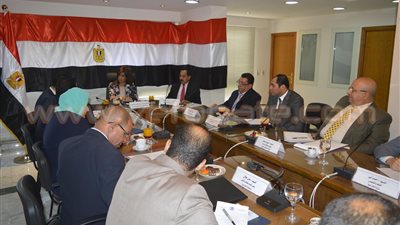 وزيرة الهجرة تبحث تجارب الدول في إعفاء الجمارك سيارة للمغترب