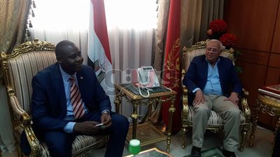 بالصور.. محافظ بورسعيد يستقبل وفدا من دولة بوروندي
