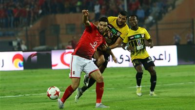 الأهلي يتعادل أمام الإنتاج الحربي سلبيا في الشوط الأول