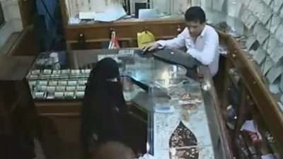 بالفيديو.. استغلال طفلة لسرقة 500 ألف ريال في اليمن
